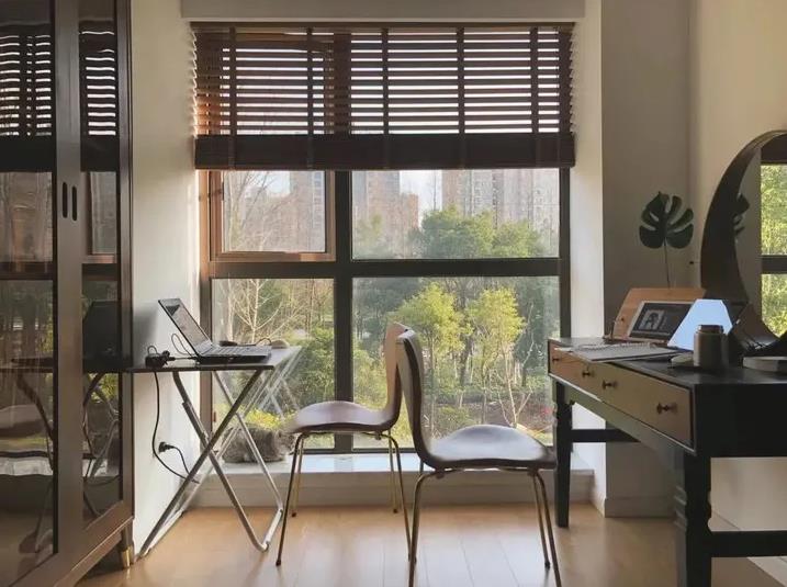 The Versatile Elegance of Wooden Venetian Blinds